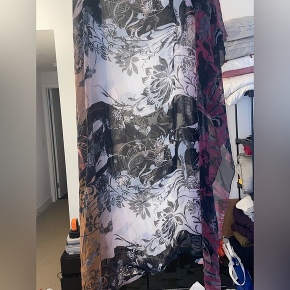 Beautiful chiffon Abaya - Picture 3 of 5